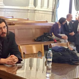 Juez ordena a hombre de 30 años desalojar la casa de sus padres