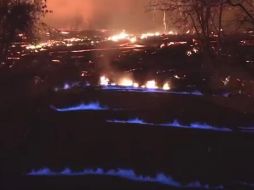 Lava del volcán Kilauea produce inusual espectáculo azul