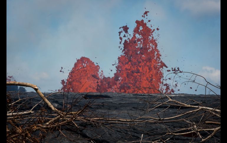 Una fuente de lava emana de la fisura 21, en una imagen del 22 de mayo. AFP/ARCHIVO