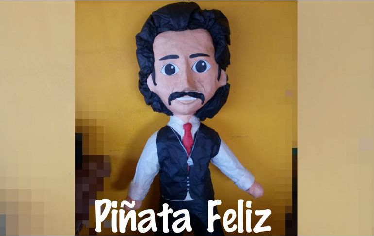 A la piñata de Luisito Rey se le puede quitar el saco, para dejarlo en chaleco. FACEBOOK / Piñata Feliz