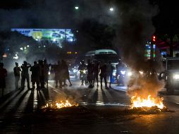 La acción provocó una batalla callejera con piedras y morteros entre ambos bandos. EFE / J. Torres