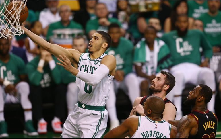 Los Celtics tienen en el juego en equipo y su defensa sus principales armas. AFP / A. Glanzman