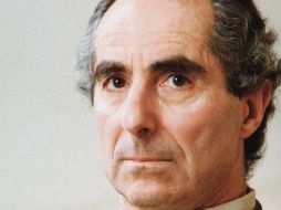 Philip Roth. Una imagen de 1993, que muestra al escritor durante una entrevista de promoción de su libro: “Operation Shylock: A Confession”, en New York. AP