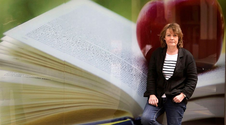 Considerada la reina de la novela negra europea, la autora aseguró en una visita a la Semana Negra de Gijón en 2009 que entendía la literatura como 