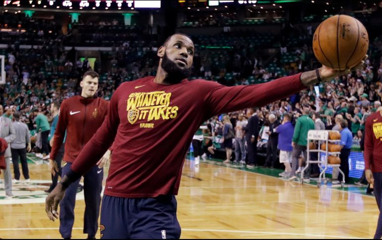 LeBron James fue elegido por decimosegunda ocasión al equipo ideal,un récord. AP/C. Krupa