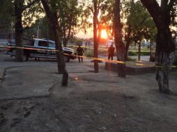 Oficiales y personal de Ciencias Forenses acudieron al lugar la mañana de este viernes. ESPECIAL