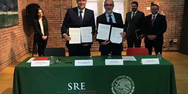 La SRE firma convenio para apoyar a migrantes en EU