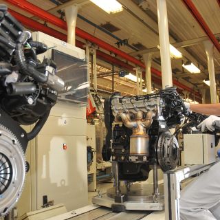 Las exportaciones crecen 17% durante abril, apunta el Inegi