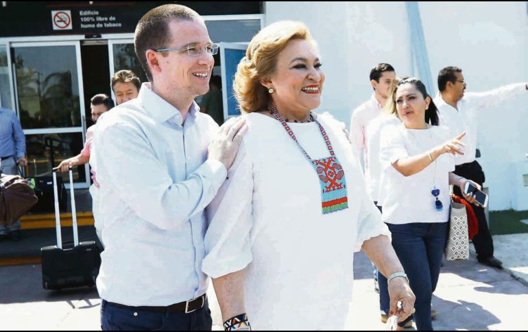 Ricardo Anaya dialoga durante un acto proselitista. SUN