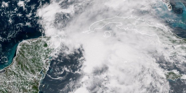 "Alberto" se ubica esta madrugada frente a costas de Quintana Roo