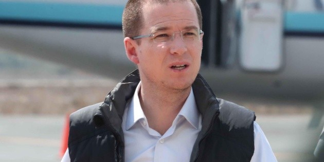 L&oacute;pez Obrador est&aacute; rodeado de delincuentes, dice Anaya