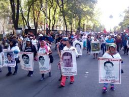 Hay contingentes de organizaciones sociales como el Frente de Pueblos en Defensa de la Tierra de Atenco, y de madres de víctimas de feminicidios en diversas partes del país. TWITTER /  @Tlachinollan
