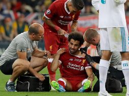 Salah abandonó el Estadio Olímpico de Kiev sin hacer declaraciones a los periodistas y con el brazo en cabestrillo. AP/S. Grits