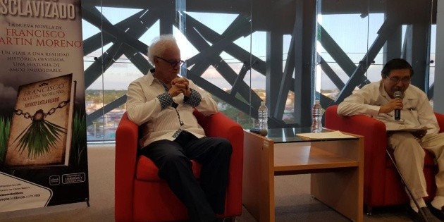 Mart&iacute;n Moreno presenta nueva novela en M&eacute;rida
