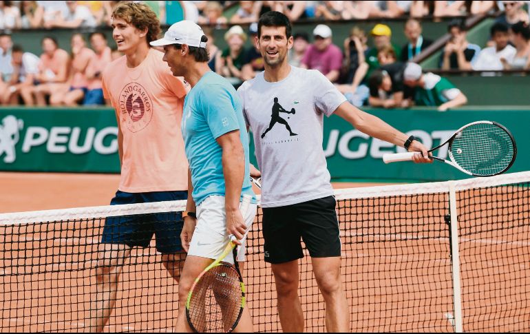 Generaciones. Alexander Zverev (izquierda) es uno de los nuevos talentos que busca ocupar el lugar de uno de los “Cuatro Grandes” del tenis, entre los que se encuentran Rafael Nadal (centro) y Novak Djokovic (derecha). AFP/C. Simon