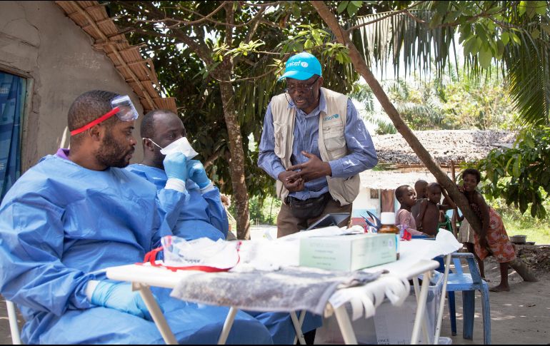 La vacunación ya ha comenzado en las áreas afectadas, en las que se da prioridad a los trabajadores sanitarios. AP/M. Naftalin