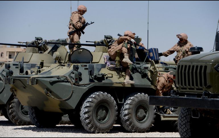 Informan que, durante el enfrentamiento, soldados sirios y rusos abatieron a 43 atacantes y destruyeron seis vehículos militares equipados con armamento pesado. AFP