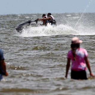 Tormenta "Alberto" avanza rumbo a costa sur de EU