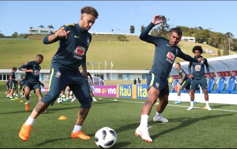 Neymar (I), de 26 años, no ha jugado desde el pasado mes de febrero. TWITTER/@CBF