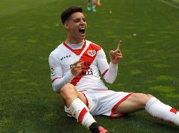 Álex Moreno celebra el tanto que vuelve a poner a los frangirrojos en el máximo circuito.  EFE/J. Martín