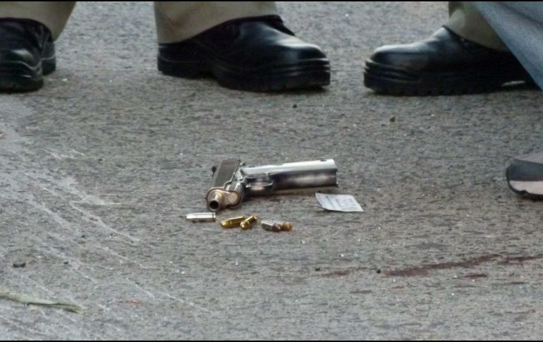 En la escena del crimen los peritos levantaron 16 casquillos de diversos calibres y una bala sin percutir. EL INFORMADOR / ARCHIVO