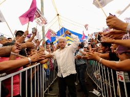 López Obrador fue arropado por simpatizantes. SUN/V. Rosas