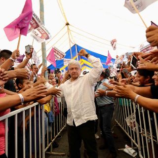 Ofrece López Obrador impulso a la industria petrolera