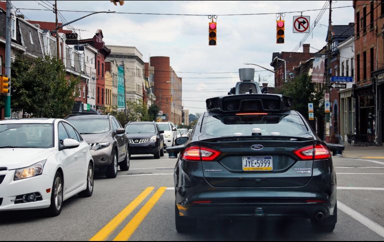 Ford se ha comprometido a comercializar automóviles totalmente autónomos en 2021. AP/Archivo