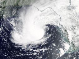 Los tres estados que probablemente soporten la peor parte de la tormenta han comenzado a prepararse bajo los estados de emergencia. EFE