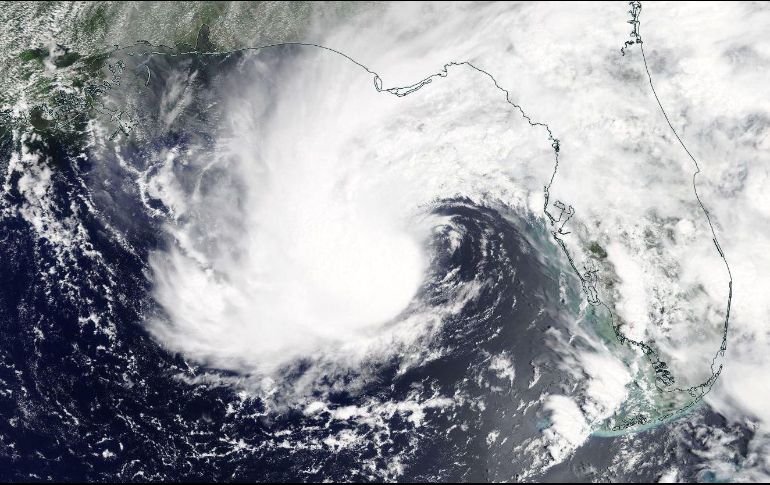 Los tres estados que probablemente soporten la peor parte de la tormenta han comenzado a prepararse bajo los estados de emergencia. EFE