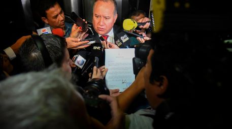 El Ministro, Darío Filártigaa, comparte una conferencia de prensa donde se explica la razón de que el mandatario haya dejado el cargo AFP / N. Duarte