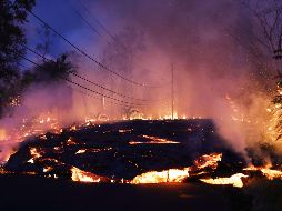 La lava llegó a la propiedad durante la noche, a unos 200 metros del pozo más cercano, aunque 