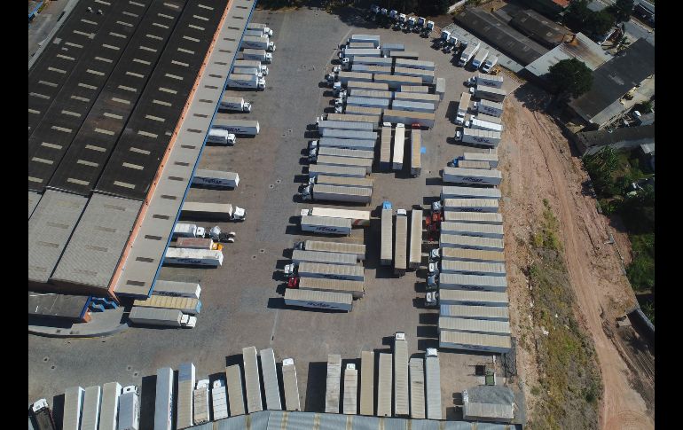 Camiones en el estacionamiento de una compañía de carga. A inicios de la tarde, había 556 bloqueos de carreteras en 24 de los 27 estados del país, informó la Policía de Carreteras Federal.