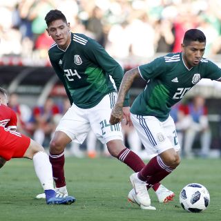 Javier Aquino vio un buen partido ante Gales