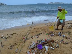 Los plásticos representan el 85 % de la basura marina, cuando reducen su tamaño llegan a los organismos de todos los animales. NOTIMEX/Archivo