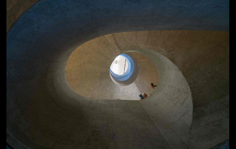 Visitantes recorren la prisión Victoria, una ex cárcel y estación policial de la época colonial, en el día de su inauguración al público en Hong Kong. AFP/A. Wallace