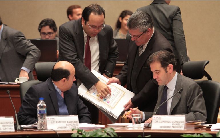 Autoridades informan que los paquetes se cuentan acompañados permanentemente de las Fuerzas Armadas de México. SUN/ ARCHIVO