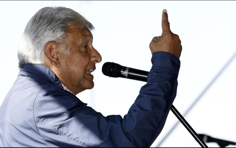 Obrador destaca que el sueldo que percibiría sería la mitad de lo que gana actualmente el Presidente de la República, además de que no viviría en la Residencia Oficial de Los Pinos. NTX /A. Monroy