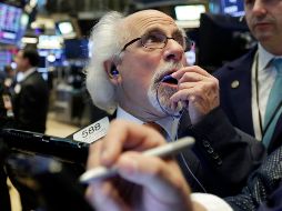 El Dow Jones perdió 390.68 puntos y terminó en 24 mil 362.41 enteros. AP / R. Drew