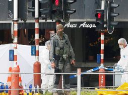 Luego del tiroteo dos policías y un joven de 22 años murieron; cuatro agentes resultaron heridos, entre ellos uno de gravedad, aunque su vida no corre peligro. EFE / J. Warnand