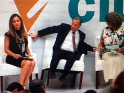 Meade se va de espaldas en pleno evento ciudadano