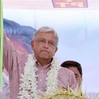 AMLO promete bajar sueldo de ministros de la Corte y diputados