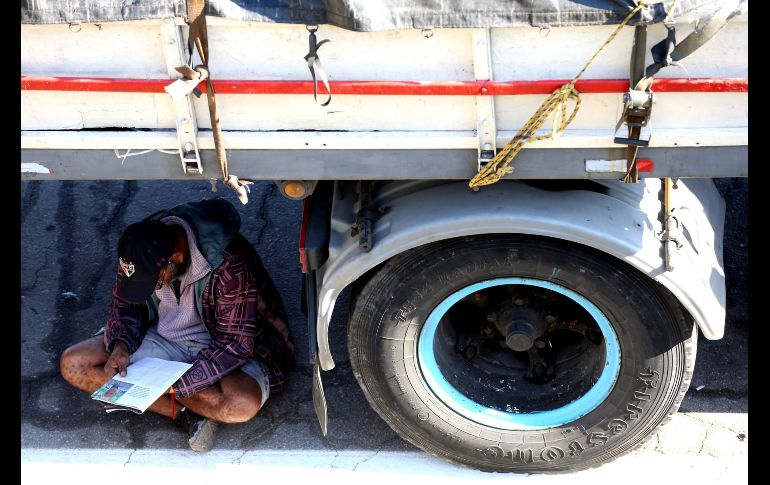 Transportistas continúan con el cese de actividades en la carretera Régis Bittencourt, Brasil. La huelga de los camioneros llegó hoy a su noveno día. EFE/F. Bizerra Jr.