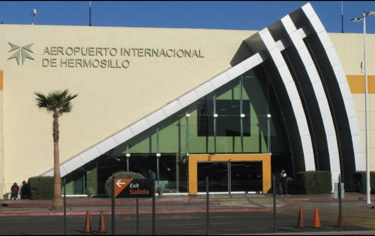 Personal de seguridad del aeropuerto informó a la Policía Federal quienes realizaron una revisión al pasajero sin que se le detectara nada. ESPECIAL / aeropuertosgap.com.mx