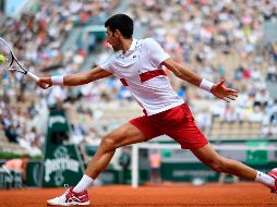 ''Nole'' va recuperando la confianza, aunque todavía está lejos del nivel con que ganó sobre la tierra batida de París en 2016. AFP / C. Simon