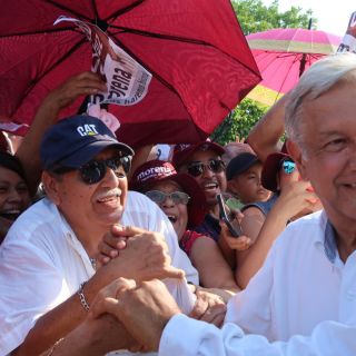 López Obrador ofrece a campesinos ser socios en construcción de tren