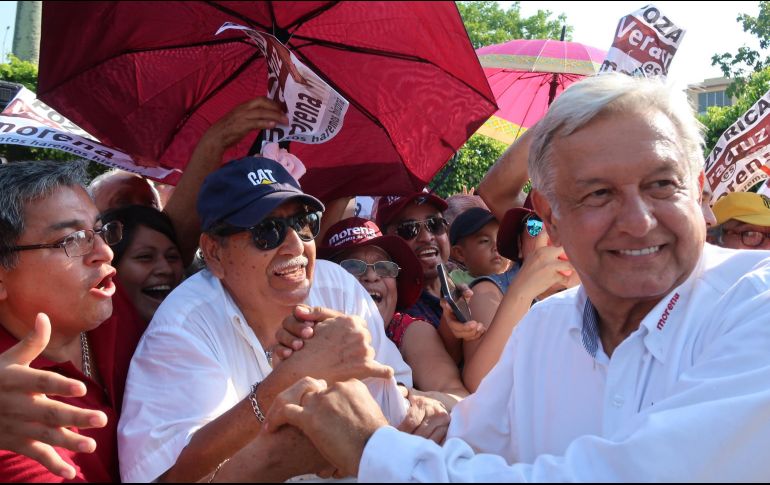 López Obrador se compromete a llevar el plan de reconstrucción para los municipios afectados por los sismos del año pasado. NTX / ARCHIVO