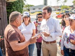 El candidato también acudió a las colonias La Martinica, Lomas de la Primavera y Las Brisas, donde escuchó las necesidades de los vecinos. FACEBOOK / Miguel Castro Reynoso