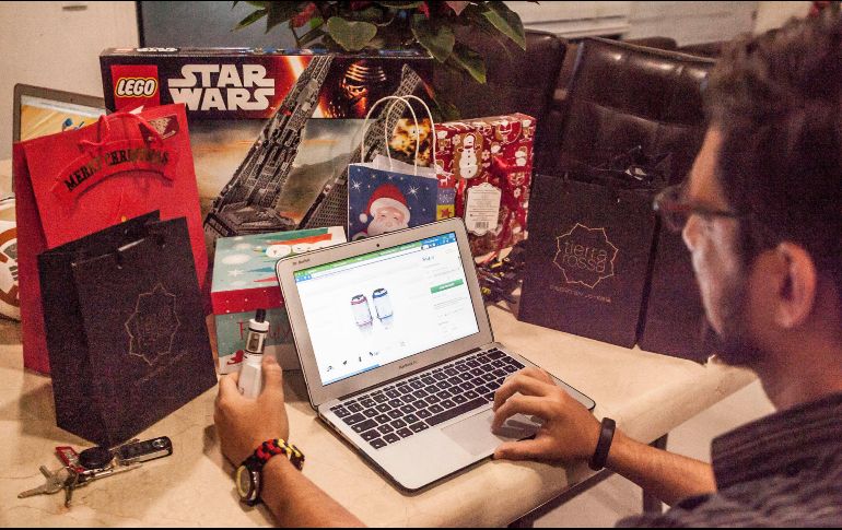 Cuando compras algo en línea es importante que des clic en la opción de ver los detalles de tu compra, para evitar cualquier cargo extra. EL INFORMADOR / ARCHIVO