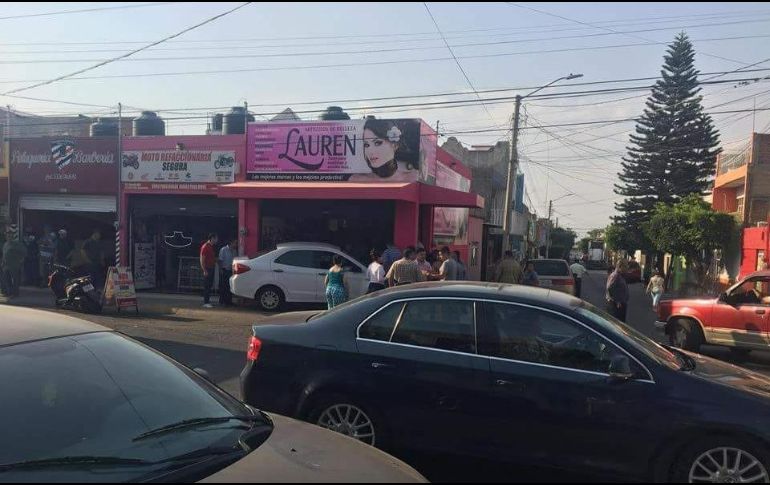 Cuando paramédicos arribaron al lugar confirmaron el deceso de quien era vecino de la zona. ESPECIAL / Policía de Tlaquepaque